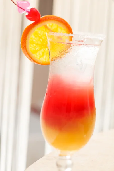 Cocktails frios no bar — Fotografia de Stock