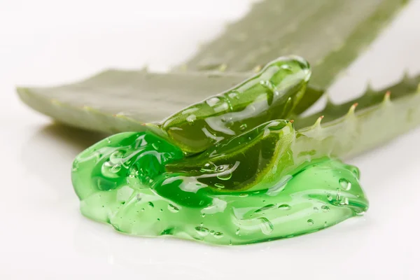 Extract of aloe leaves — Stock Photo, Image