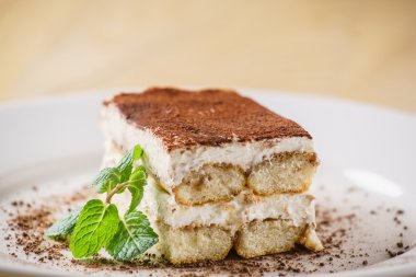 pişmiş tiramisu pasta