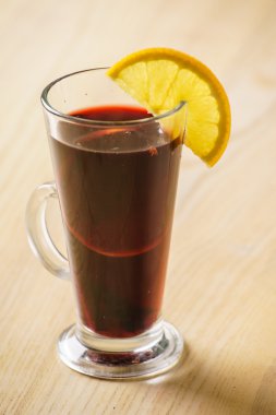 Bardakta sıcak şarap.