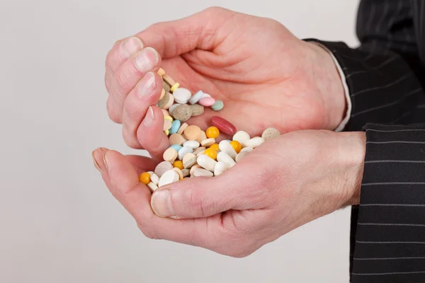 Man holding pills — Stock Photo, Image