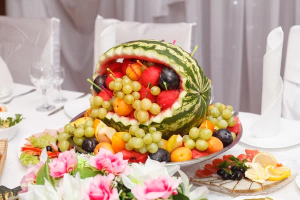 Sałatka owocowa w arbuzie — Zdjęcie stockowe