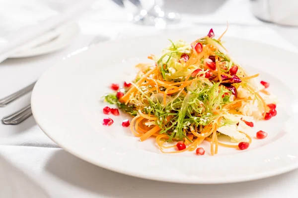 Vegetable salad on plate — Stock Photo, Image