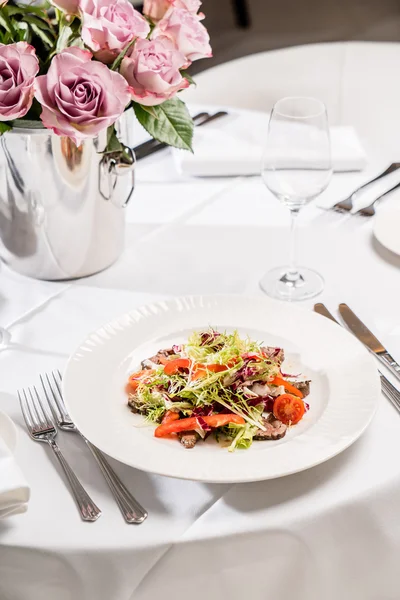 Tasty beef salad — Stock Photo, Image