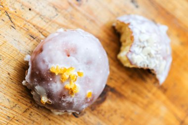 Reçel ile lezzetli çörek