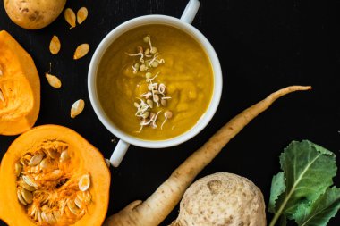 Sebze kremalı çorba.