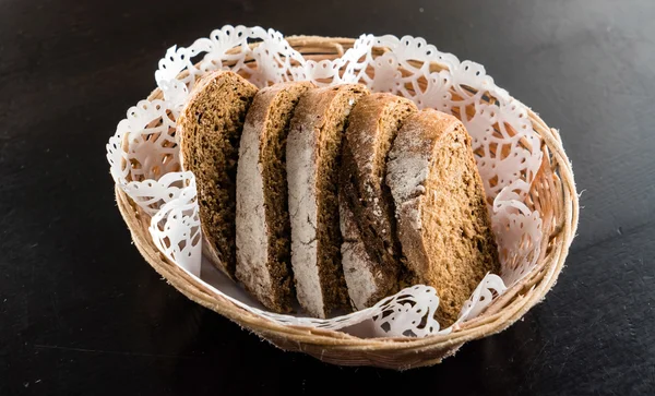 Sabroso pan en cesta — Foto de Stock