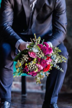 Damat Düğün buketi holding