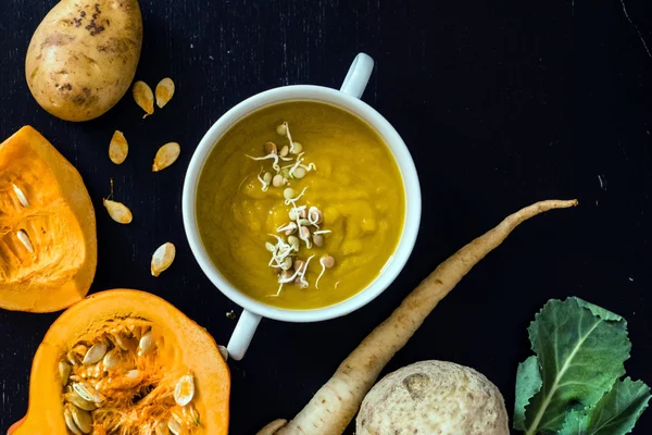 Sebze kremalı çorba.