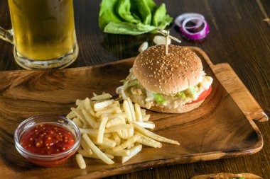 Burger patates ve bira