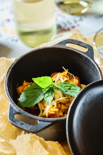 A bowl of pasta with seafood — Stock Photo, Image