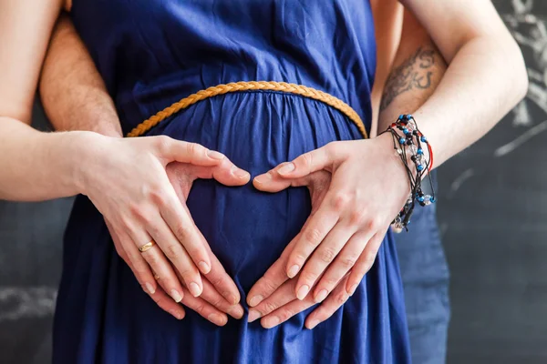 Marito e sua moglie incinta — Foto Stock