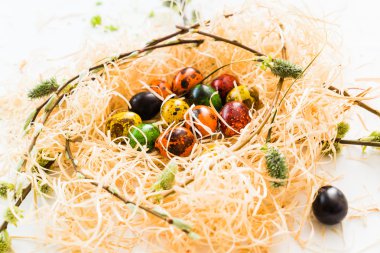 renkli Paskalya yumurtaları