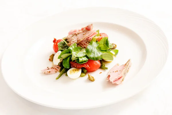 Lezzetli ton balıklı salata — Stok fotoğraf