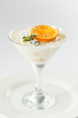 Portakal kremalı tiramisu