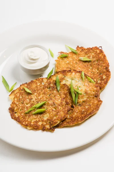 Baked potato pancakes with sour cream — Stock Photo, Image