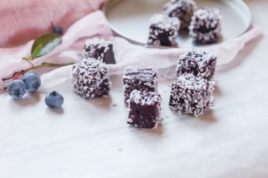 Berry jelatin tatlı