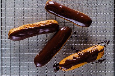 tatlı çikolata eklerleri