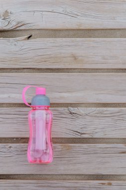 pembe şişe su