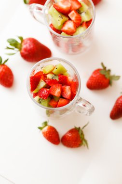 sağlıklı meyve salatası