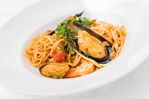 Pasta with mussels on plate — Stock Photo, Image