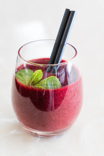 Berry smoothe i glas — Stockfoto