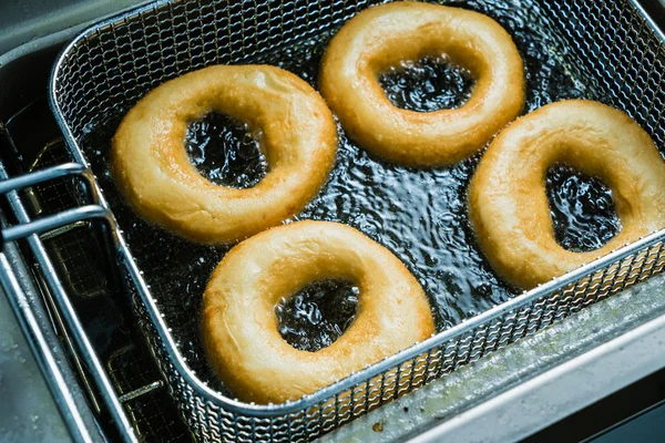 Gebakken zelfgemaakte donuts — Stockfoto
