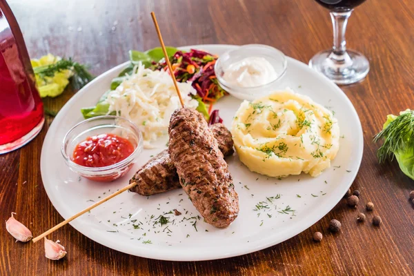 Kebab with mashed potatoes — Stock Photo, Image