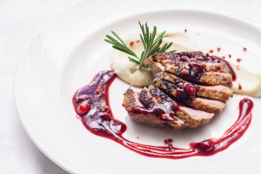 soslu ördek göğsü