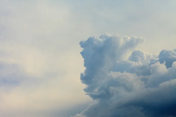Vakker overskyet himmel – stockfoto