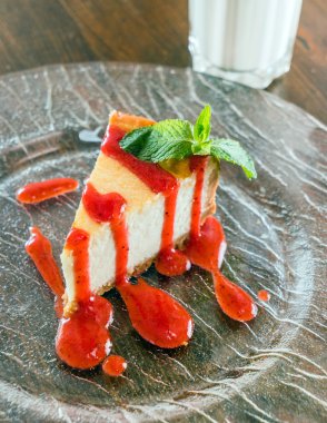 Cheesecakes çilek plaka ile