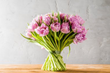 güzel pembe laleler