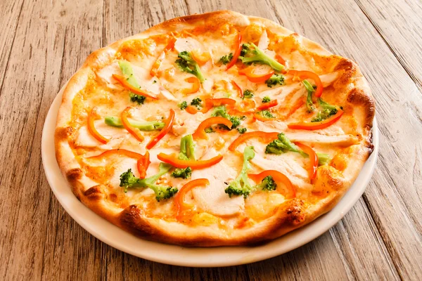 Färska välsmakande pizza — Stockfoto