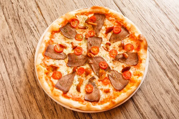 Fresh tasty pizza — Stock Photo, Image