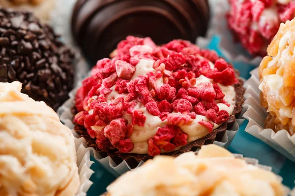 Bonbons aus süßer Schokolade — Stockfoto