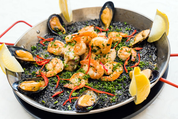 spanish seafood paella