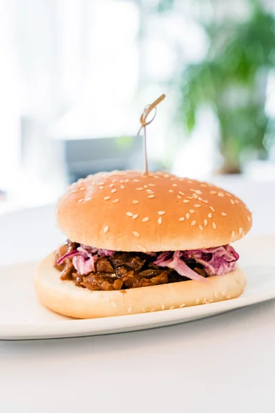 Hamburger savoureux aux légumes — Photo