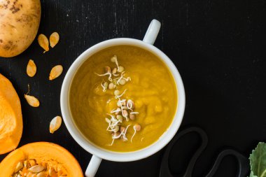 Sebze kremalı çorba.