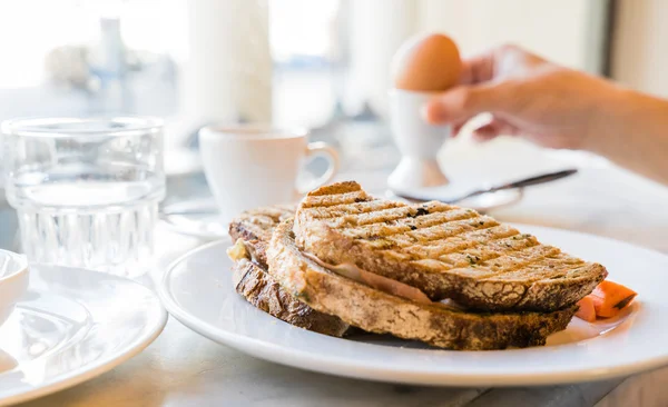 Sabroso desayuno en la cafetería — Foto de Stock
