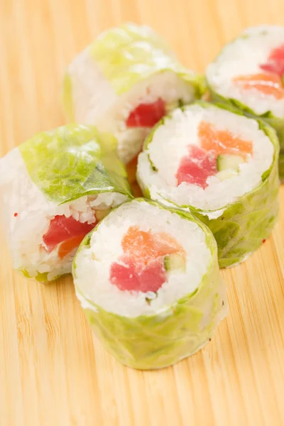 Sushi fresco e gustoso — Foto Stock