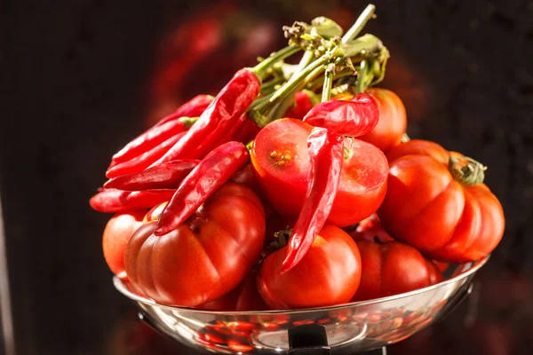Ölçeklerde taze domates — Stok fotoğraf