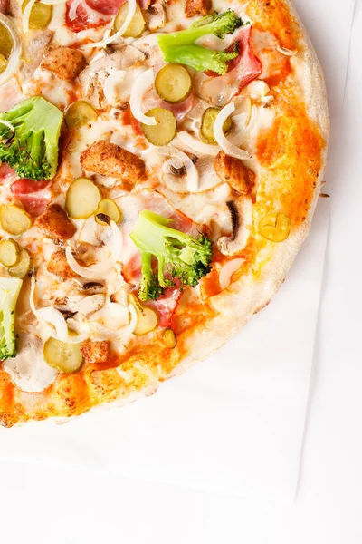 Frische leckere Pizza — Stockfoto