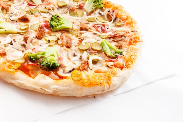 Frische leckere Pizza — Stockfoto