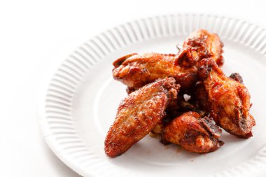 Kızarmış tavuk kanadı.