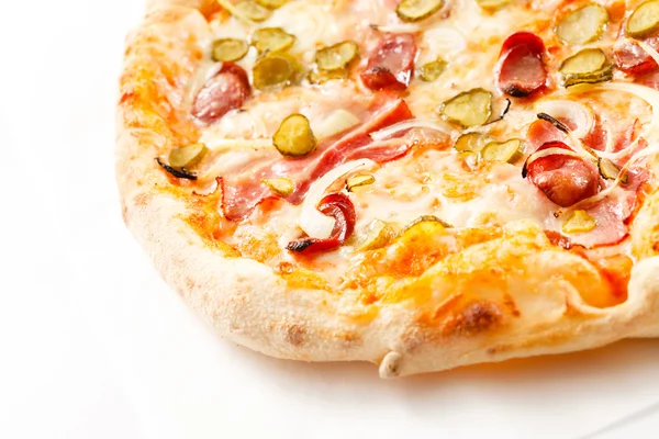 Pizza fraîche savoureuse — Photo