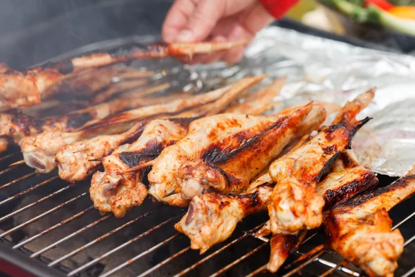 Hühnerflügel kochen — Stockfoto