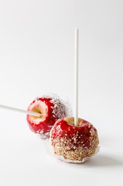 Tatlı karamel elmalar