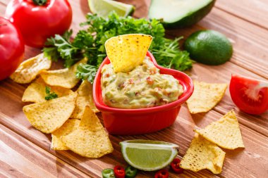 Guacamole avokado ve kireç