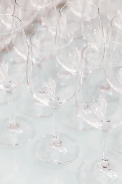 Пустые стаканы в баре — стоковое фото