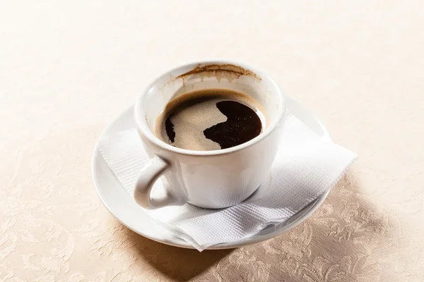 टेबलवर कॉफी कप — स्टॉक फोटो, इमेज